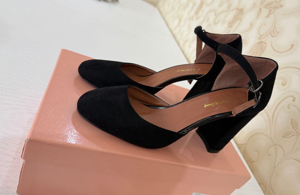 Продам замшевые туфли