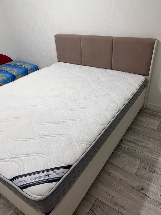 Продам кровать с матрасом