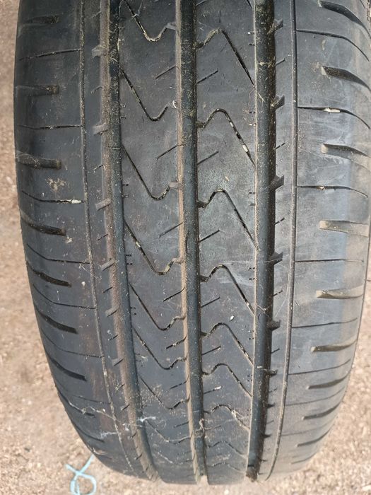 Vând 4 anvelope de vara 205/65/R15C, 450 lei