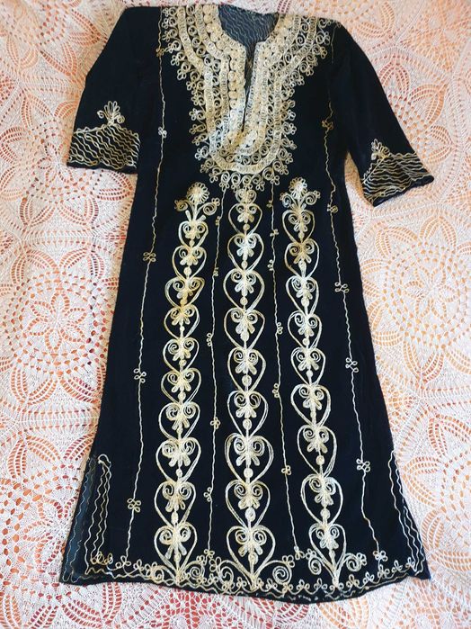 Старинен сукман от кадифе със сърма
