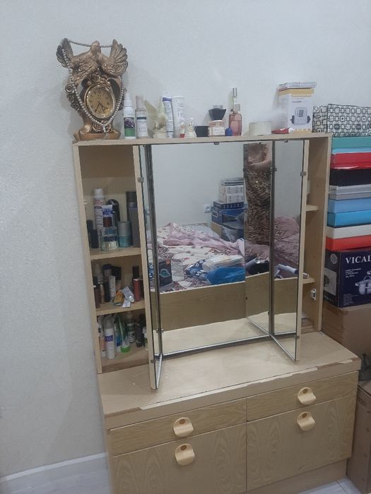 Продаю тумба с зеркалом