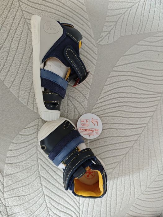 Чисто нови кожени бебешки сандали Biomecanics 18 размер