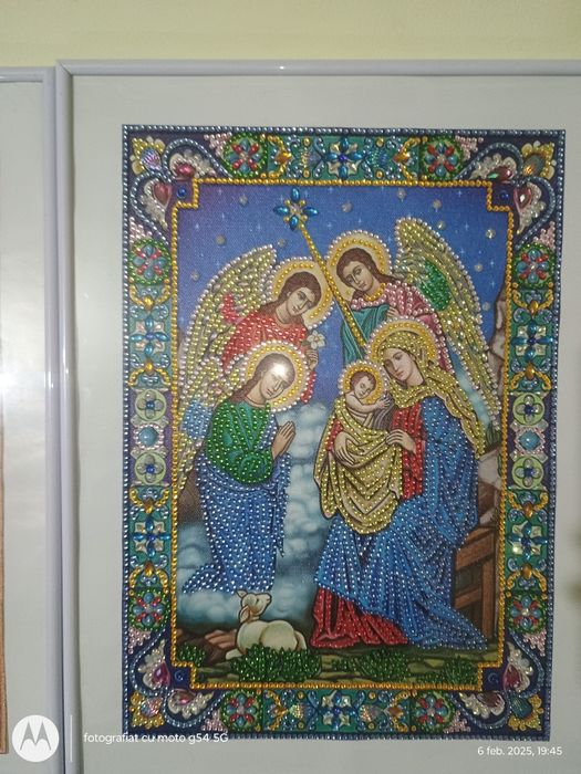 Icoane lucrate manual cu mărgele sunt lucrate de mama mea