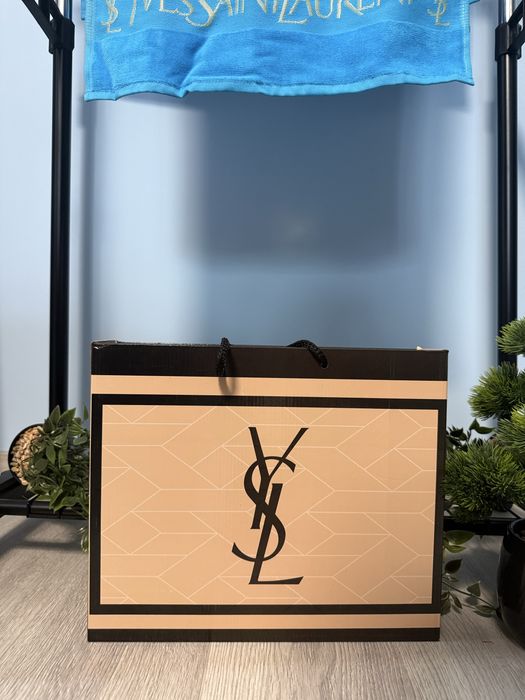 Yves Saint Laurent Луксозни хавлии  + Подаръчна кутия
