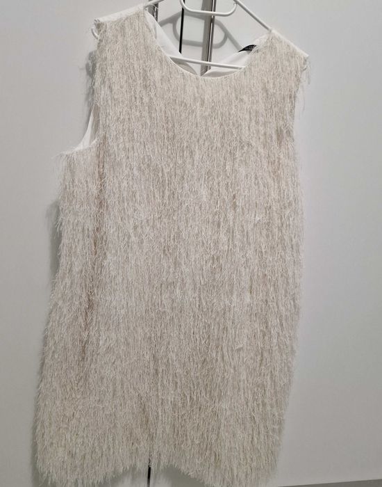 Рокля с декоративни пера ХЛ