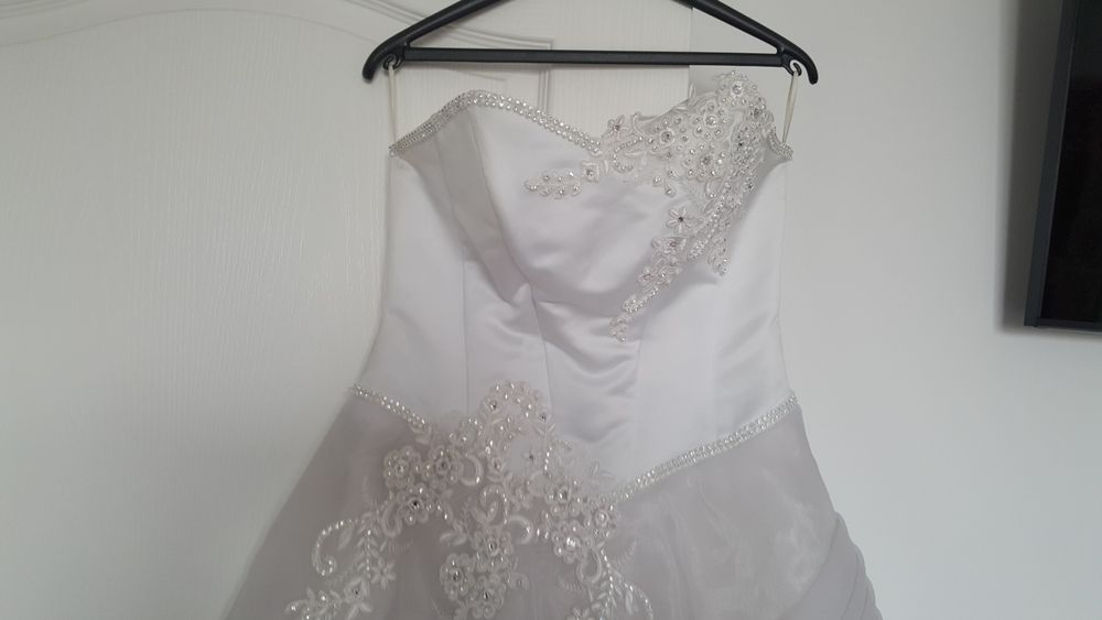 Vand rochie de mireasa