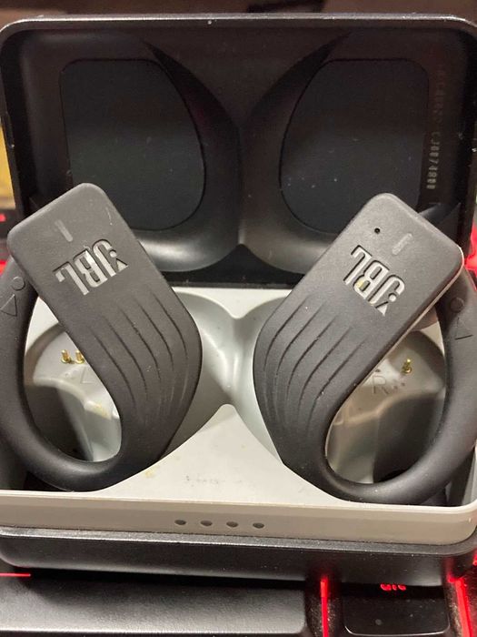 Спортни слушалки JBL Endurance Peak