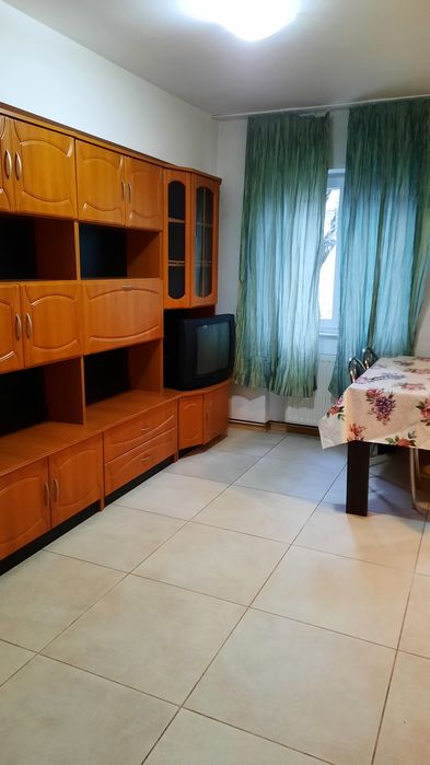 Vând apartament cu 2 camere din 3 în Arad. Zonă centrală Et.2. Renovat. Suma de — fotografia 1