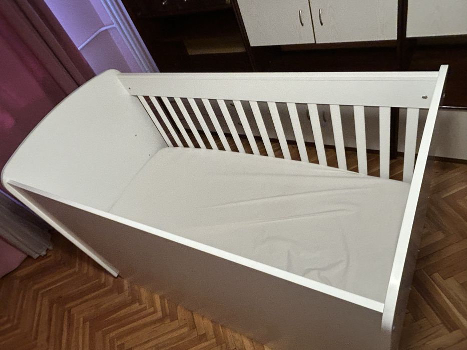 Детско легло, трансформиращо се в бюро