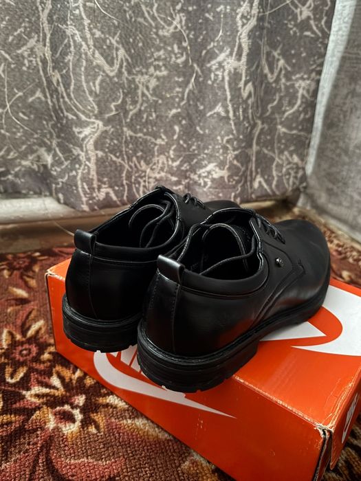 Продам мужские чёрные туфли