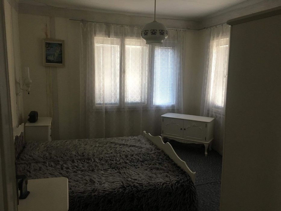 Двуетажна къща .