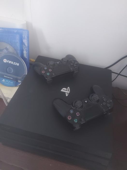 Продам PS4. ( плейстейшн 4).