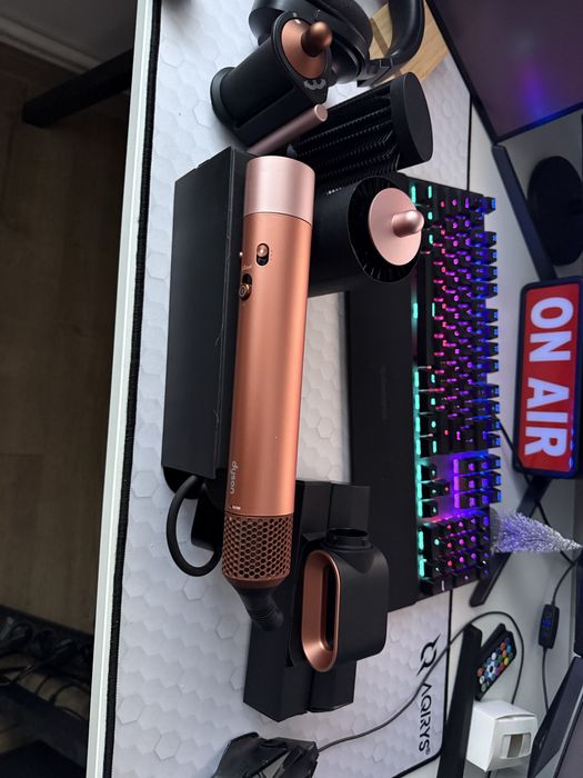 Perie par Dyson HS08 cu functie Bluetooth