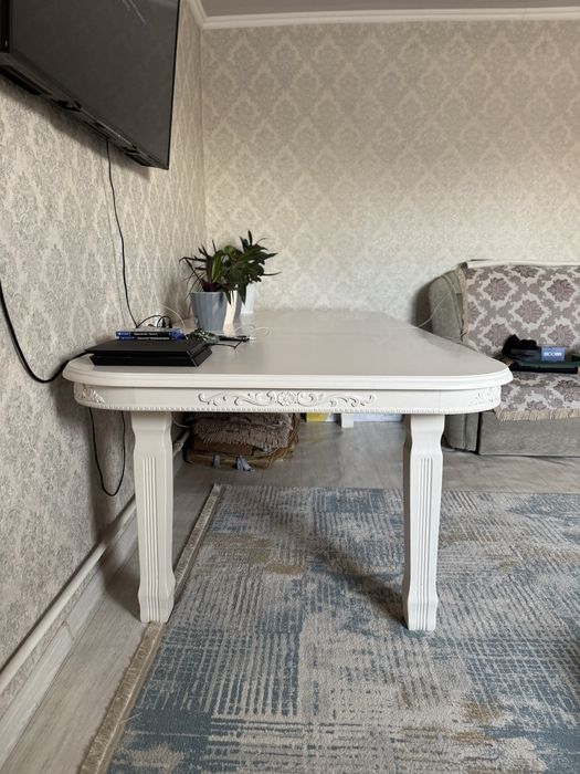 Срочно продам стол гостивой