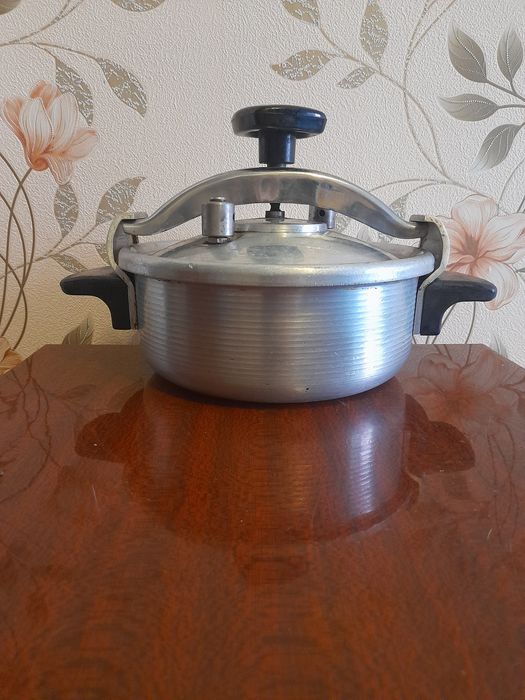 Продам скороварку 2.5 литра, б/у.