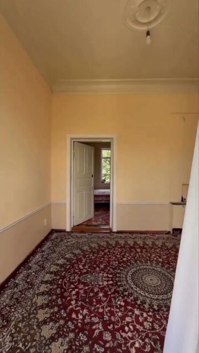 Кибрай туманида ховли учаска сотилади 8 сотих 5 та хона