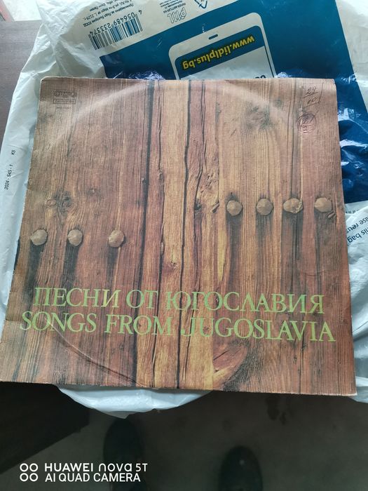 Грмофонни плочи.големи предимно българска народна музика и гръцка музикаа