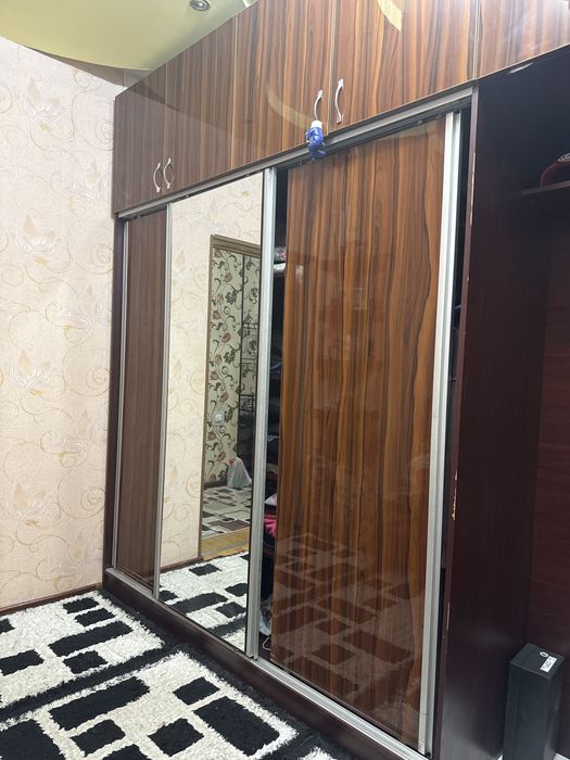 Шкаф сотилади 4 метр узунлиги буйига 2х60