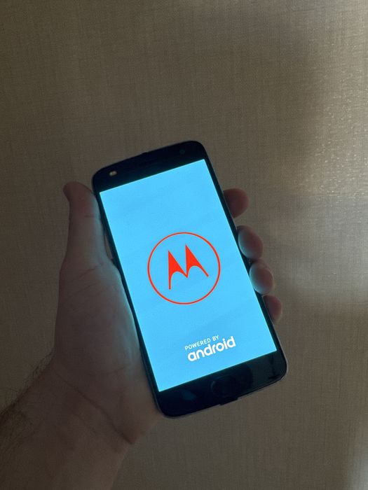 Motorola Z2 play 4/64gb