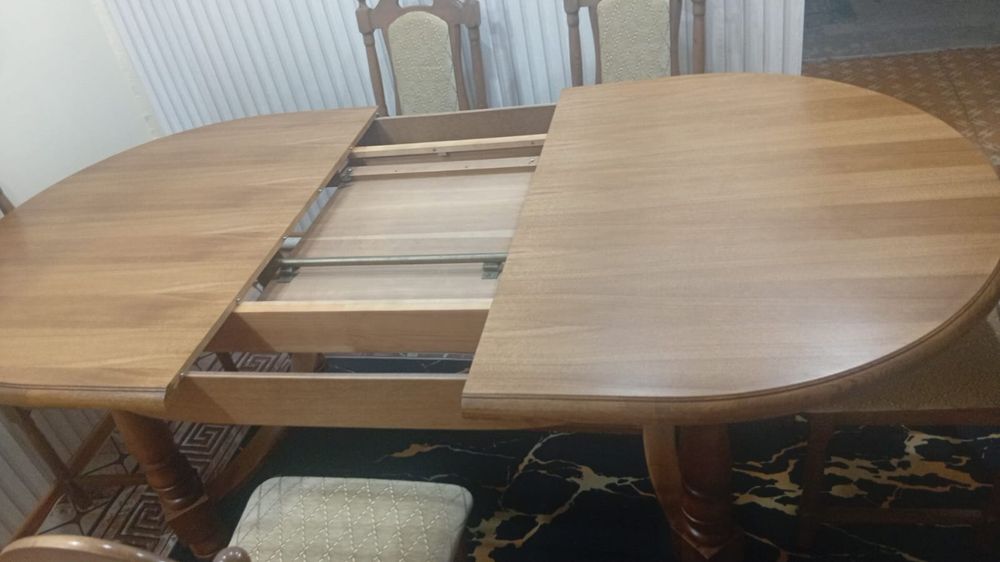 Стол со стульями