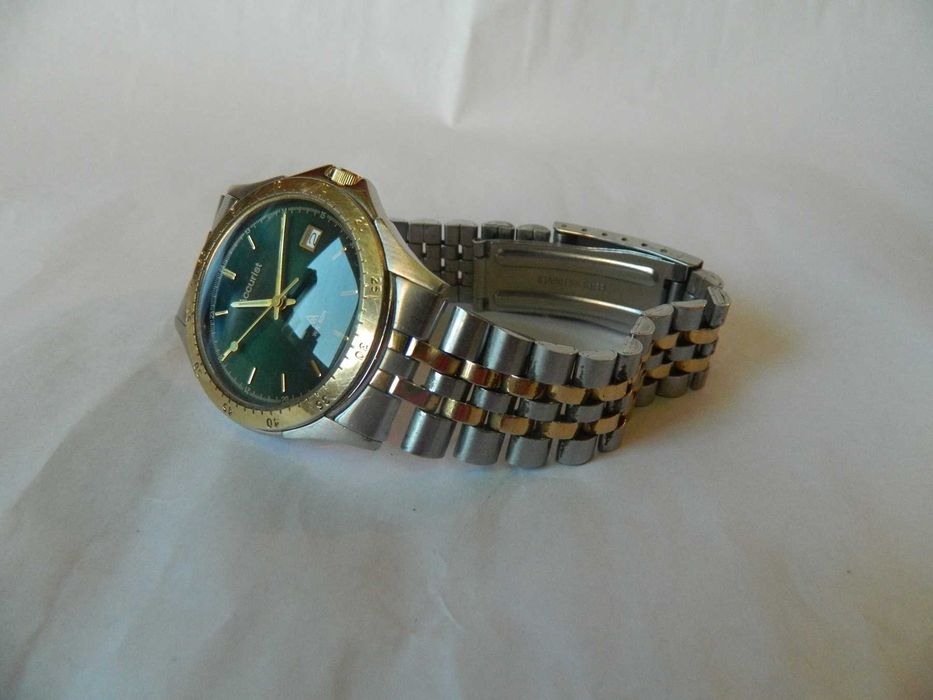 Ceas barbatesc deosebit ACCURIST , placaj auriu , cod A4