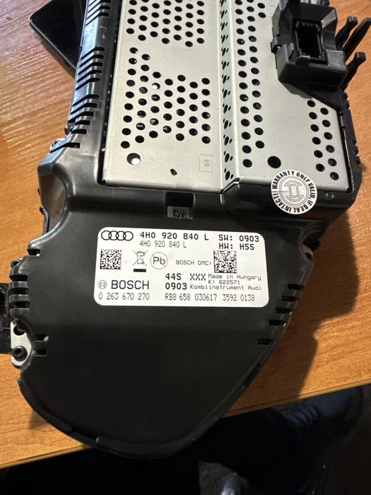 Audi S8 километраж, табло