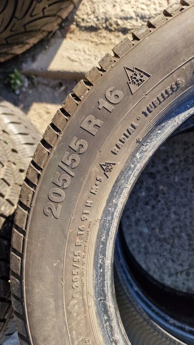 205 55 16 Continental 8 mm 2 anvelope iarna ca noi