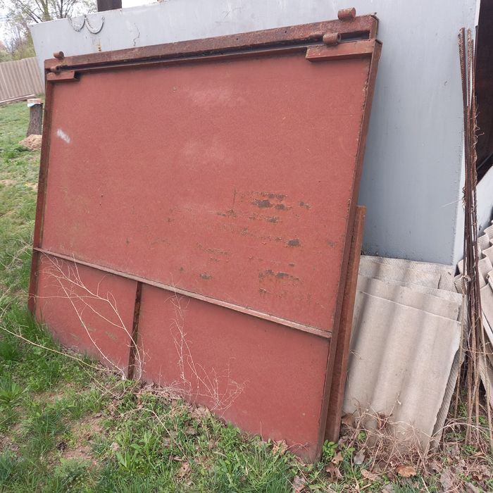 Ворота железные б.у.шные продам