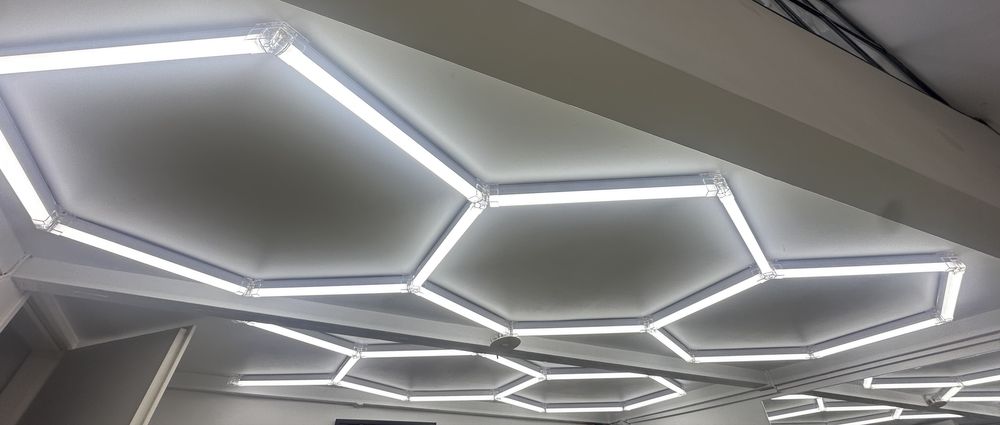Iluminare led honeycomb tavan/garaj