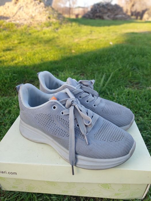 Кроссовки размер 37 носила пару раз