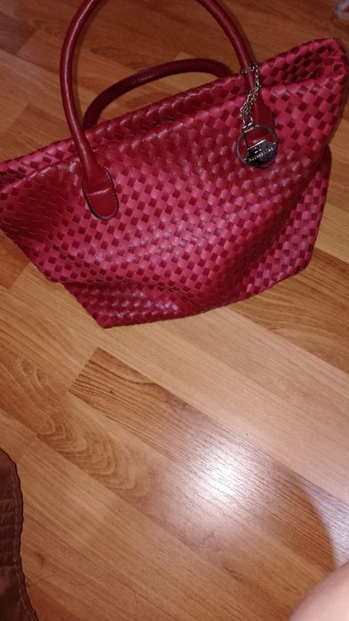 Фирменные кроссовки