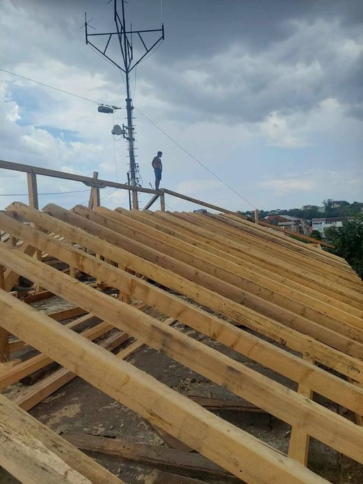 Reparați acoperisuri