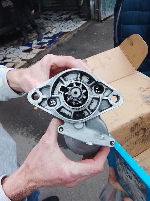 Продам стартер на Toyota Y-4
