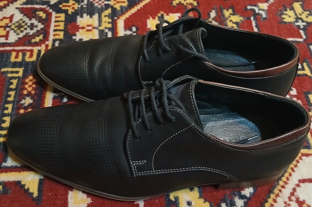 Vând urgent pantofi bărbați din piele naturala mărimea 40