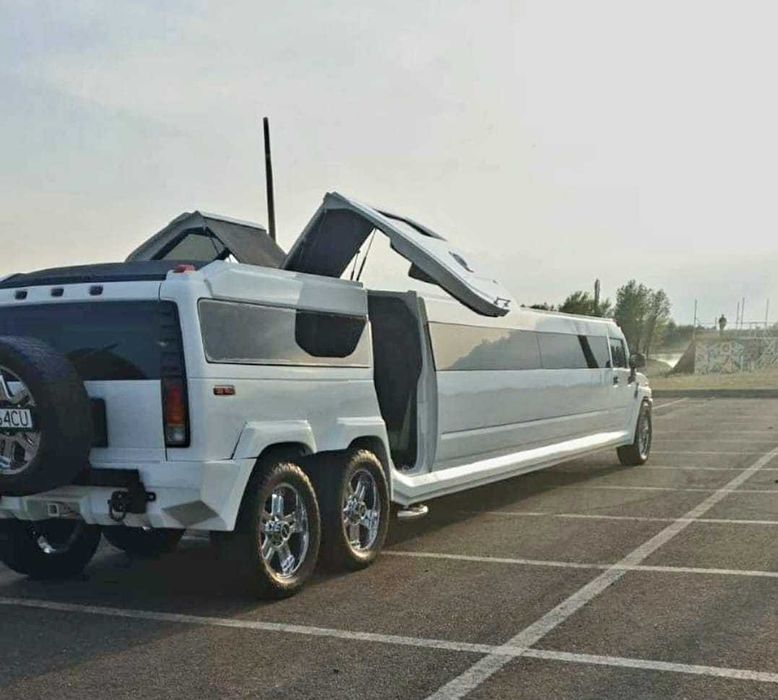 Limuzina de inchiriat Hummer H2 Inchiriez Limuzina Hummer H2