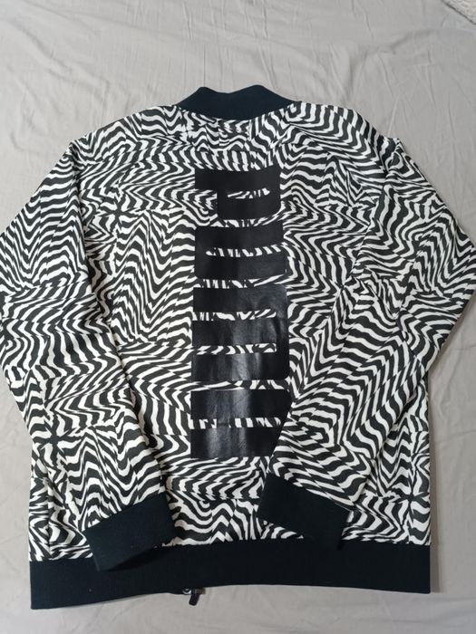 Продавам дамско горнище PUMA