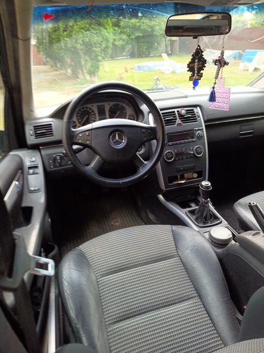 Vând Mercedes B 200