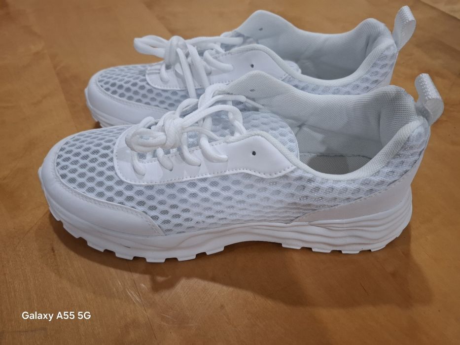 Кроссовки летние