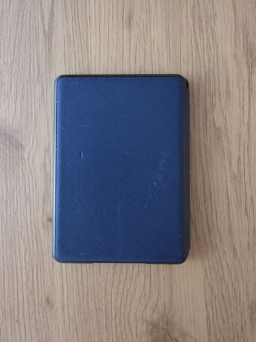 Amazon Kindle 10th Gen (с подсветка) + оригинален калъф, кутия и кабел