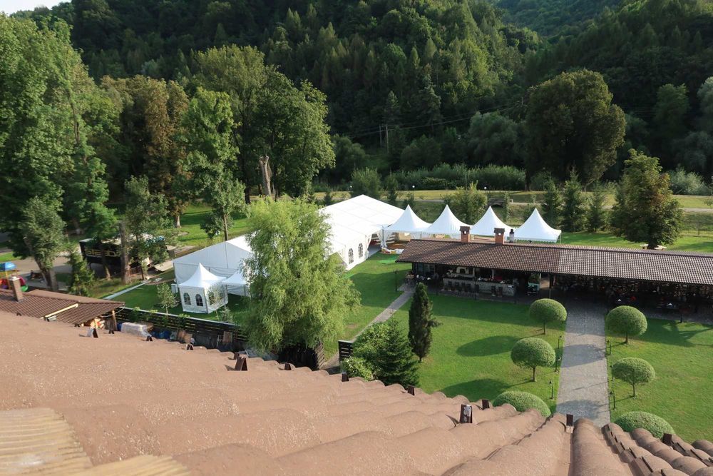 Inchiriez cort, pagoda, scaune, mese evenimente