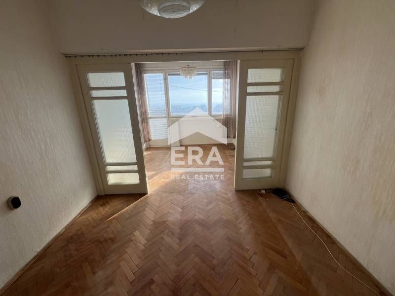 Двустаен южен апартамент за продажба, с отделна кухня и морска панорам