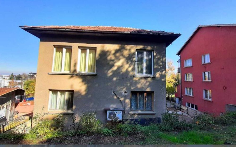 Собственик продава двуетажна къща в гр.София ,кв.,,Бояна”