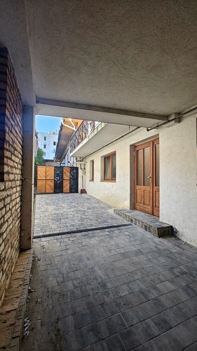 Casă de vânzare/de închiriat în Centrul Reghinului