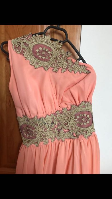 Rochie lungă, elegantă, de culoarea roz pal