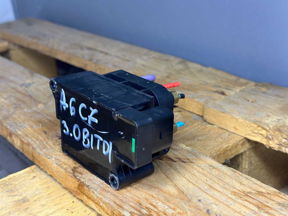 Въздушен клапан / разпределител AUDI 4H0616013