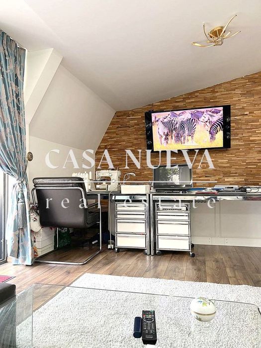 Продава се Къща в София, Център - 400 кв.м за 1 €/кв.м - Снимка #9