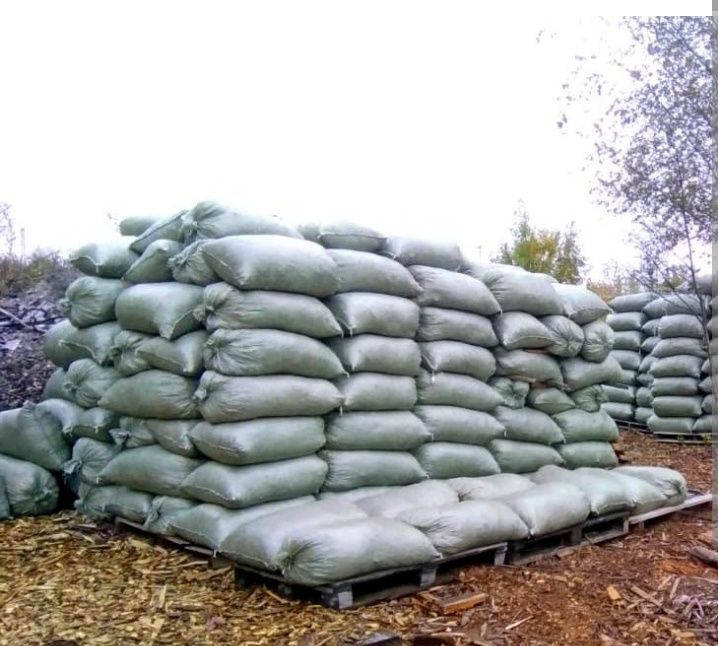 Опилки!  В мешках