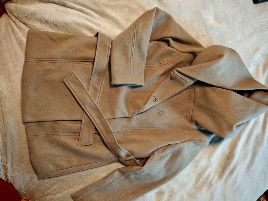 Дамско палто Л размер в бежов цвят