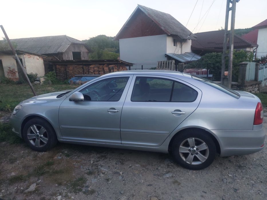 Vand Skoda octavia 2011 o (schimb cu logan pe gaz)