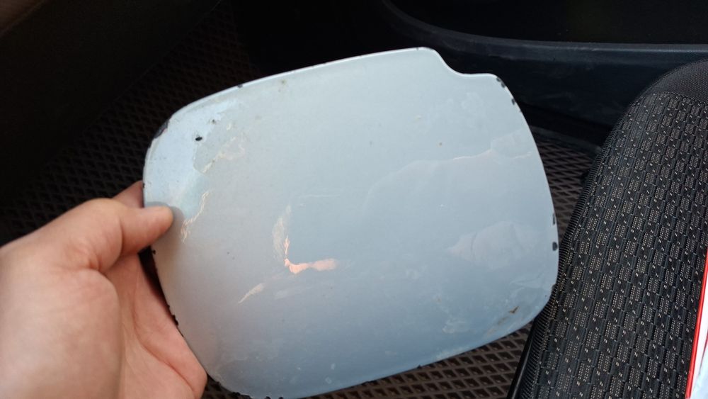 Продам. Лючок бензобака рено сценик